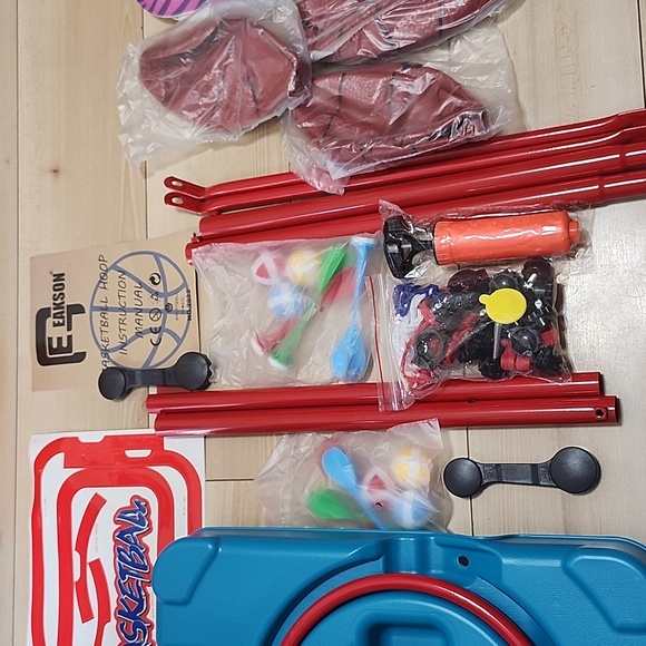 Basketball hoop + darts can be played on the back - Picture 9 of 14